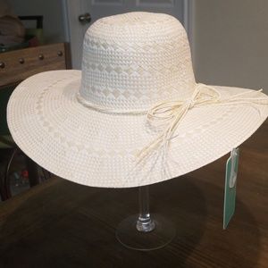 Girls Faux Straw Hat!